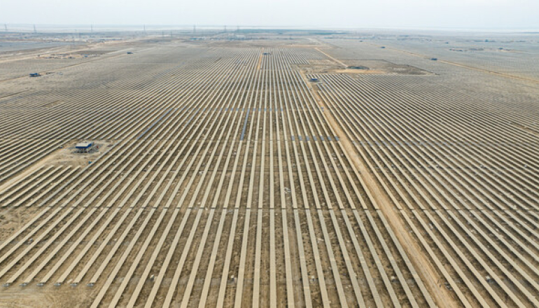 Adani Green开始在全球最大可再生能源园区发电