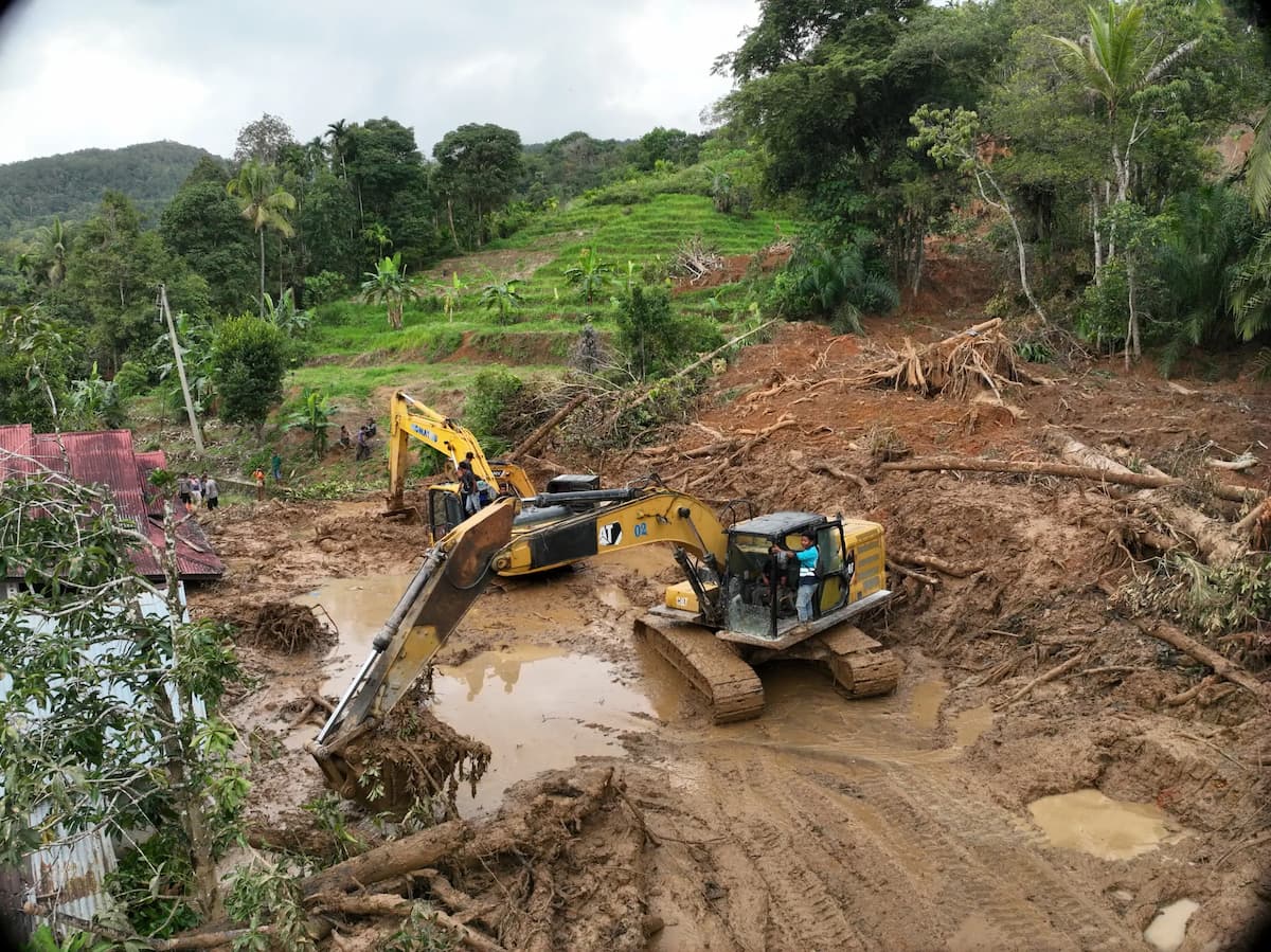 A series of tropical cyclones unleashed deadly landslides and flooding in Indonesia, leaving at least 700 people dead. (Photo: BNPB)