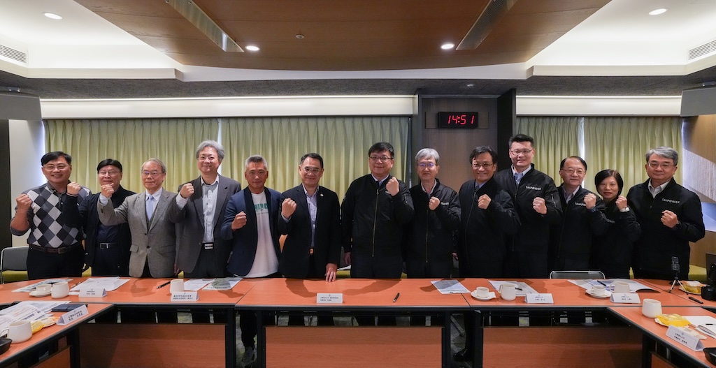 台電16日舉辦「因應AIDC發展趨勢-電網韌性之挑戰與因應作法」研討會,探討AI產業用電成長國際趨勢及國內現況,聚焦產業電源共址等電力匹配相關策略。(圖片來源:台電)