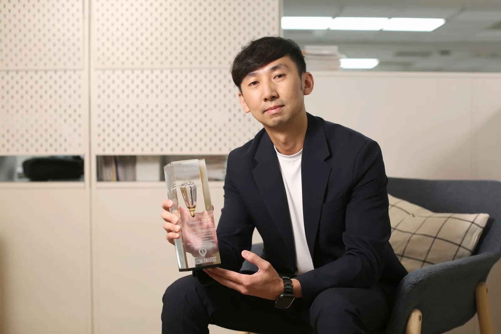 新動智能設計出智慧充電管理系統，能夠即時串接車輛的電量狀態。
