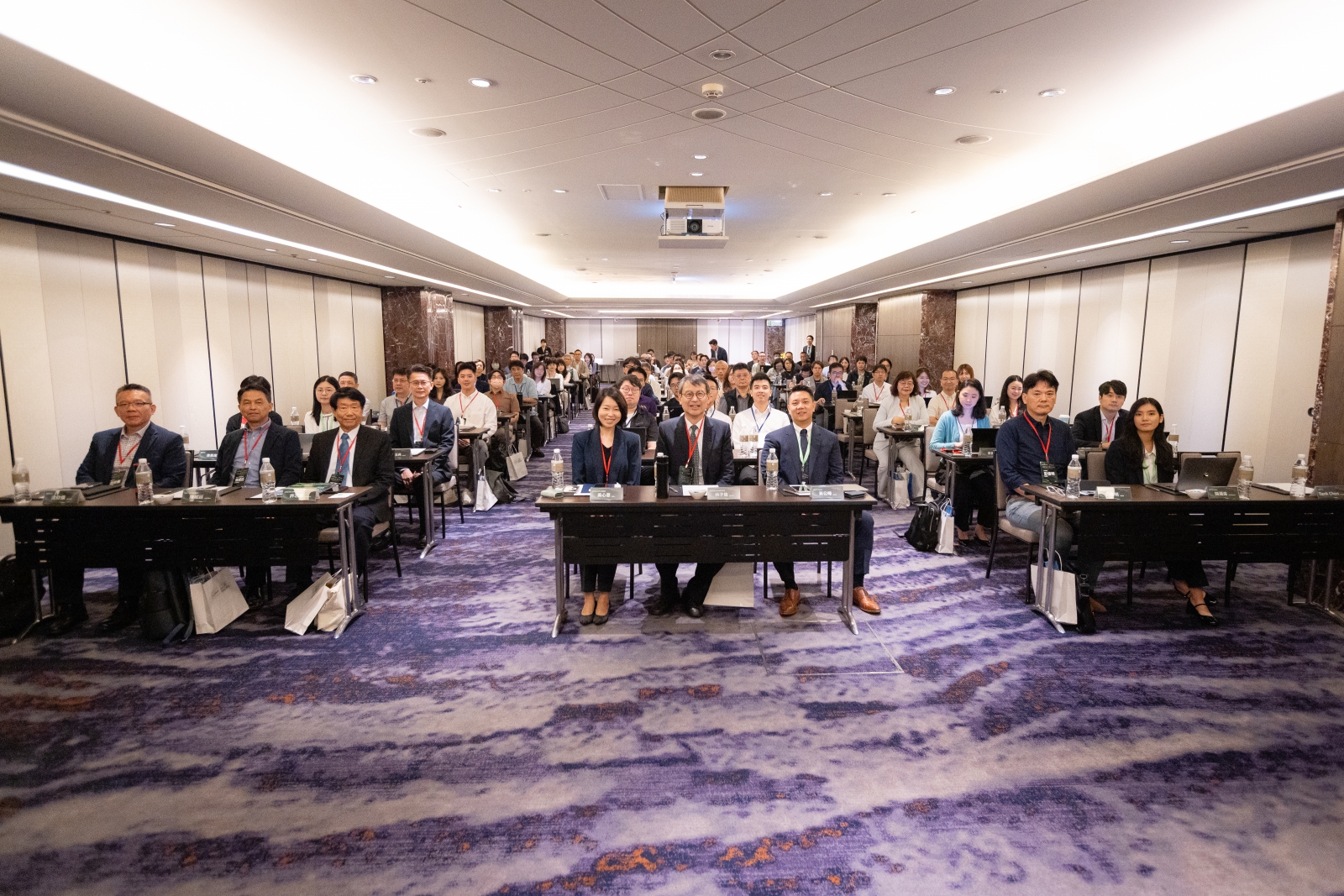新能源與碳市場商機論壇吸引逾百位產業代表、學者及社會各界人士參與交流。（攝影：RECCESSARY）