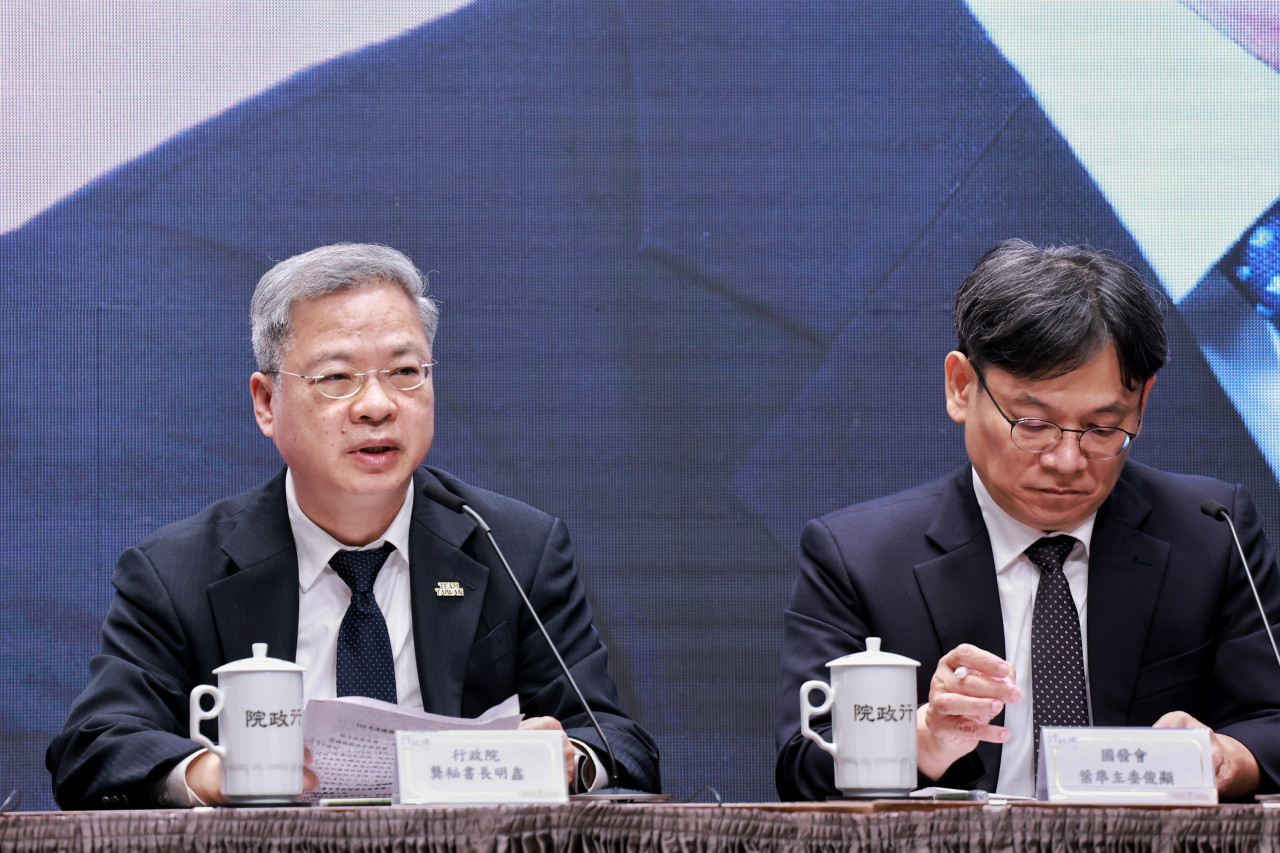 內閣改組名單公布，現任行政院秘書長龔明鑫（左）將接任經濟部長。圖片來源：今周刊攝影團隊