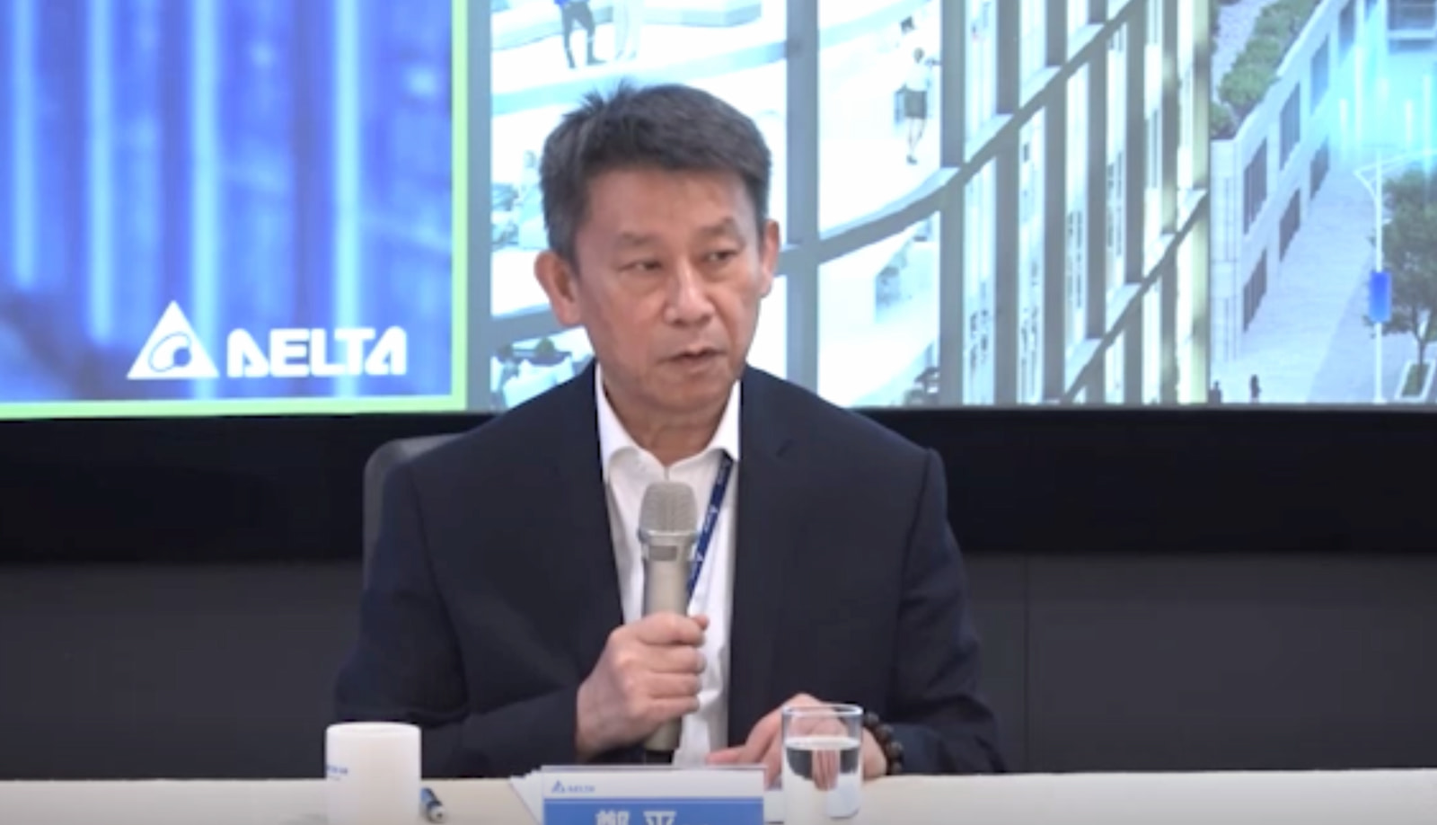 台達電董事長鄭平表示,AI資料中心建造熱潮也推動微電網、電力自發自用、綠電需求。