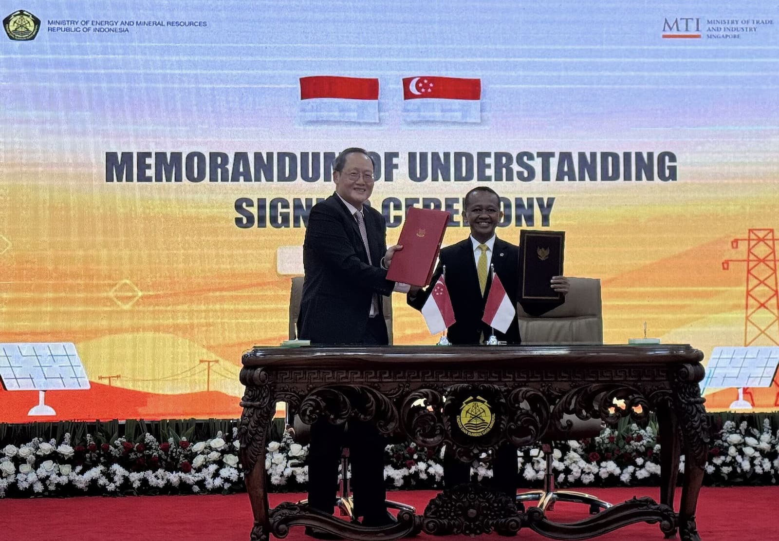 Indonesia's Minister of Energy and Mineral Resources, Bahlil Lahadalia (right), and Singapore’s Second Minister for Trade and Industry, Tan See Leng (left), signed a pact on the export of clean electricity, in Jakarta on June 13, 2025. (Image: Tan See Leng)