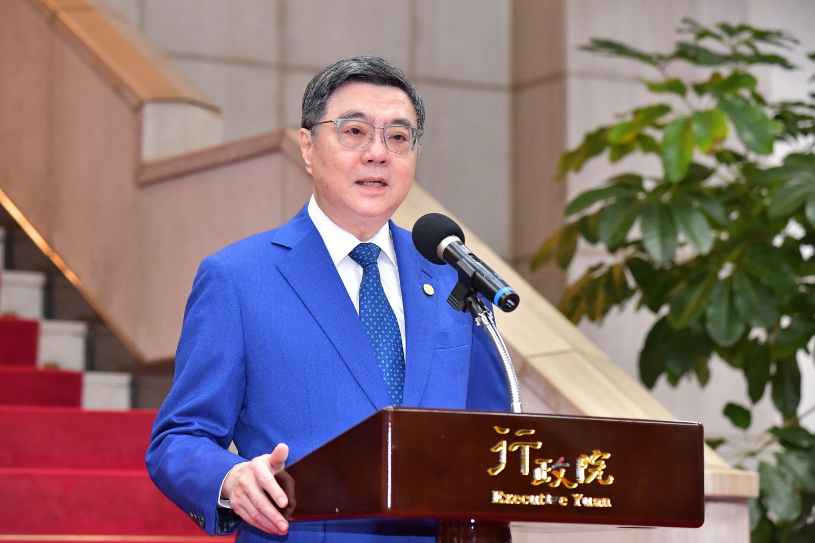16日台美對等關稅出爐,爭取到15%不疊加,台廠商赴美投資半導體、半導體衍生及其他項目關稅享有232條款最優惠待遇。(圖片來源:行政院)