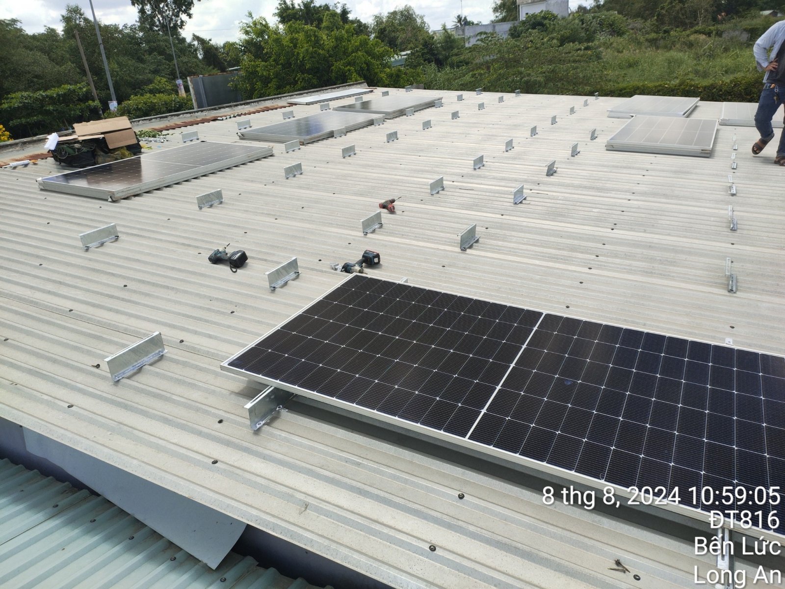 Vietnamese rooftop solar startup SmartSolar is expanding rapidly and in need of funding. However, Trump’s move to shut down the USAID has halted many overseas funding programs. (Photo: SmartSolar)