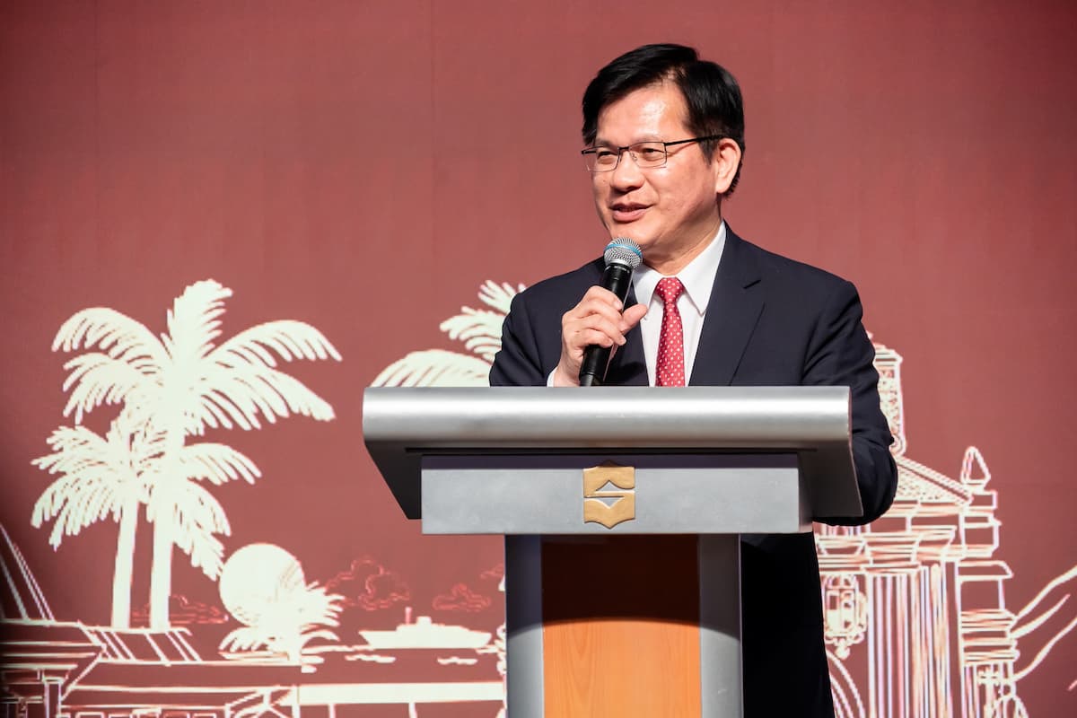 外交部長林佳龍曾表示，希望藉由環境永續及技術合作建立碳交易市場。