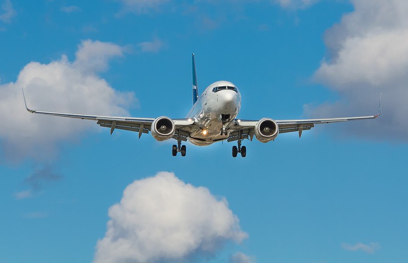 國內航空業者添加SAF仍是鼓勵性質，主要需求動能來自國際市場。（圖片來源：iStock）