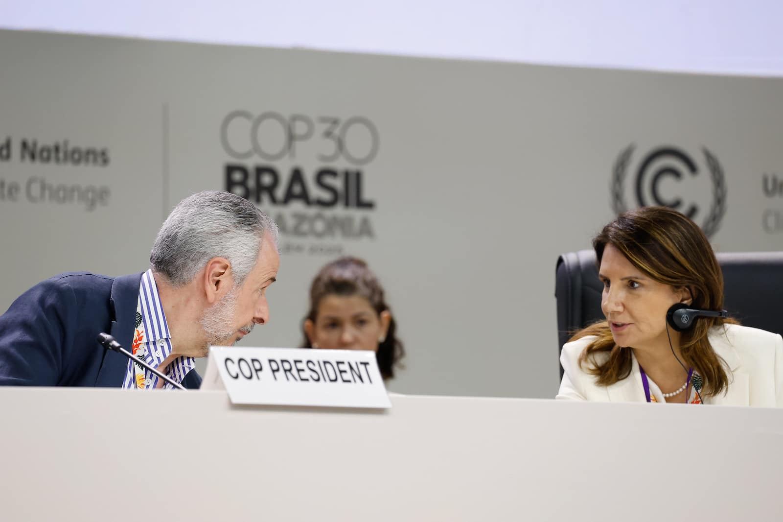 巴西COP30的主席柯利亞（左）與執行長托尼（右）。（圖片來源：UN Climate Change – Zô Guimarães）