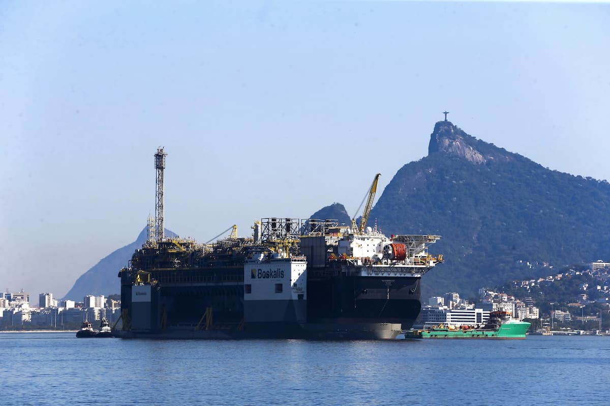 An oil vessel, operated by Brazilian state-owned company Petrobras, at anchor in Rio de Janeiro’s Guanabara Bay. Although Brazil has been a strong advocate for the UN Sustainable Development Goals, its crude oil exports have nearly quadrupled in the past decade (Image: Tânia Rêgo / Agência Brasil)