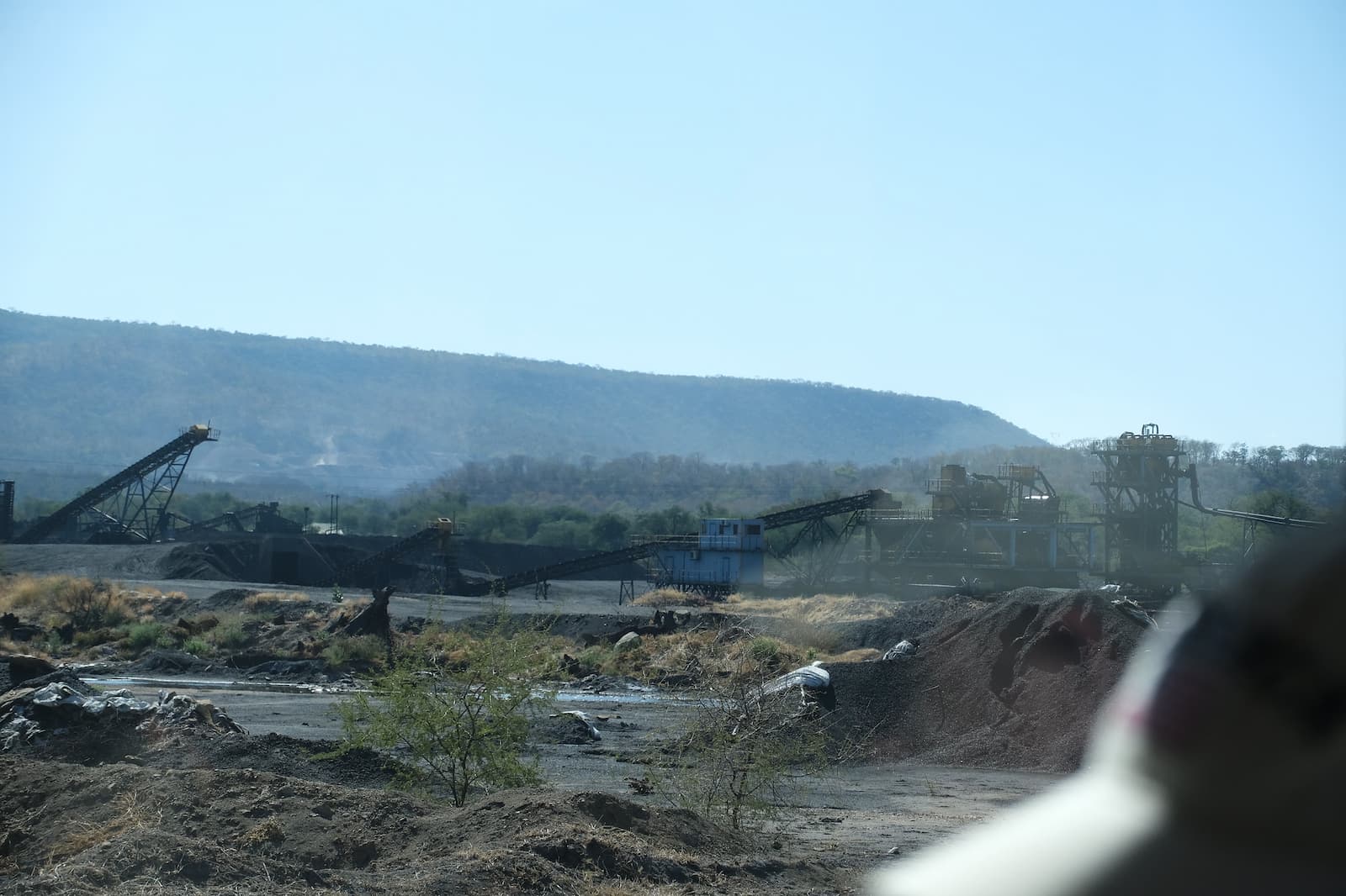 Coal mining in the Hwange region of Zimbabwe. Image by Anita Gould via Flickr (CC BY-NC 2.0).