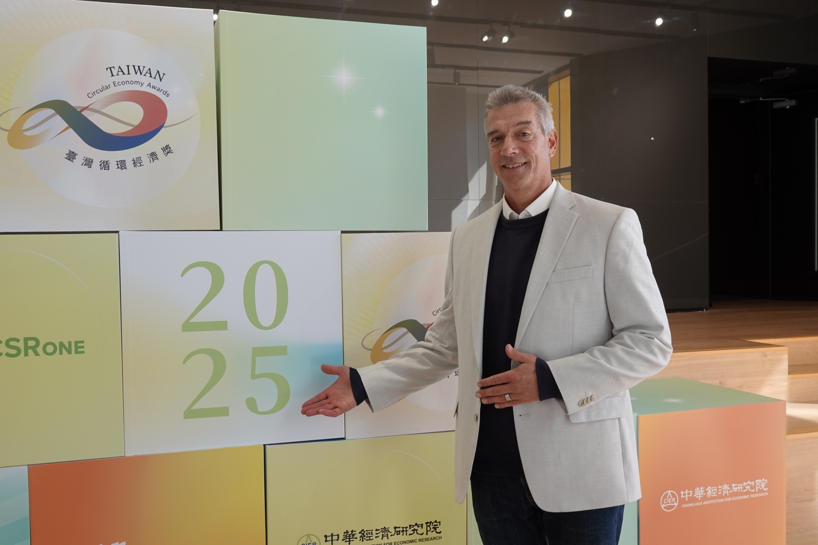 SHIFT Switzerland董事長豪瑟爾曼（Christian Haeuselmann）深耕循環經濟20年，他認為要讓循環經濟更廣泛普及，關鍵在於將其融入民眾的日常生活中。