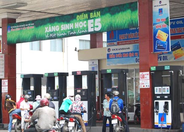 Vietnam has encouraged the public to use E5 bioethanol gasoline since 2017, but limited supply and social acceptance remain challenges. (Photo: Government of Vietnam)