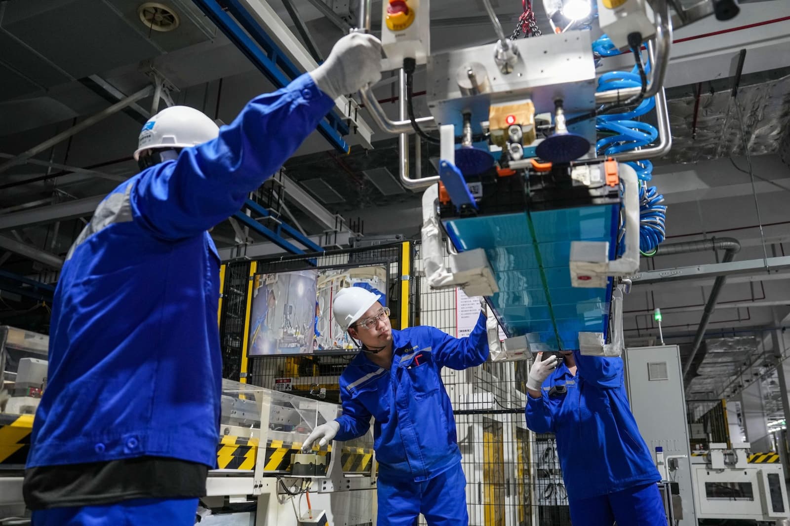 EV battery manufacturers in China should have a recycled content mandate and carbon pricing, argues the author (Image: Xinhua / Alamy)