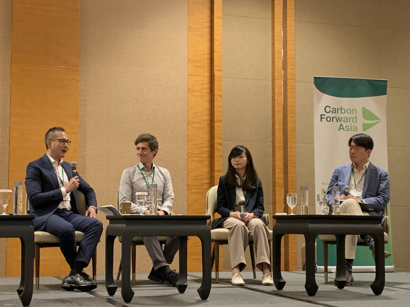 亞太地區碳市場年度盛會Carbon Forward Asia於5日舉行「碳移除：實現真正的淨零排放」座談，左起為Puro.Earth亞太區負責人Alvin Lee、Varaha商務長Ikarus Janzen 、伍德瑪肯西資深研究分析師Stephanie Chiang、Capture6副總裁Leo Park。（攝影：陳映璇）