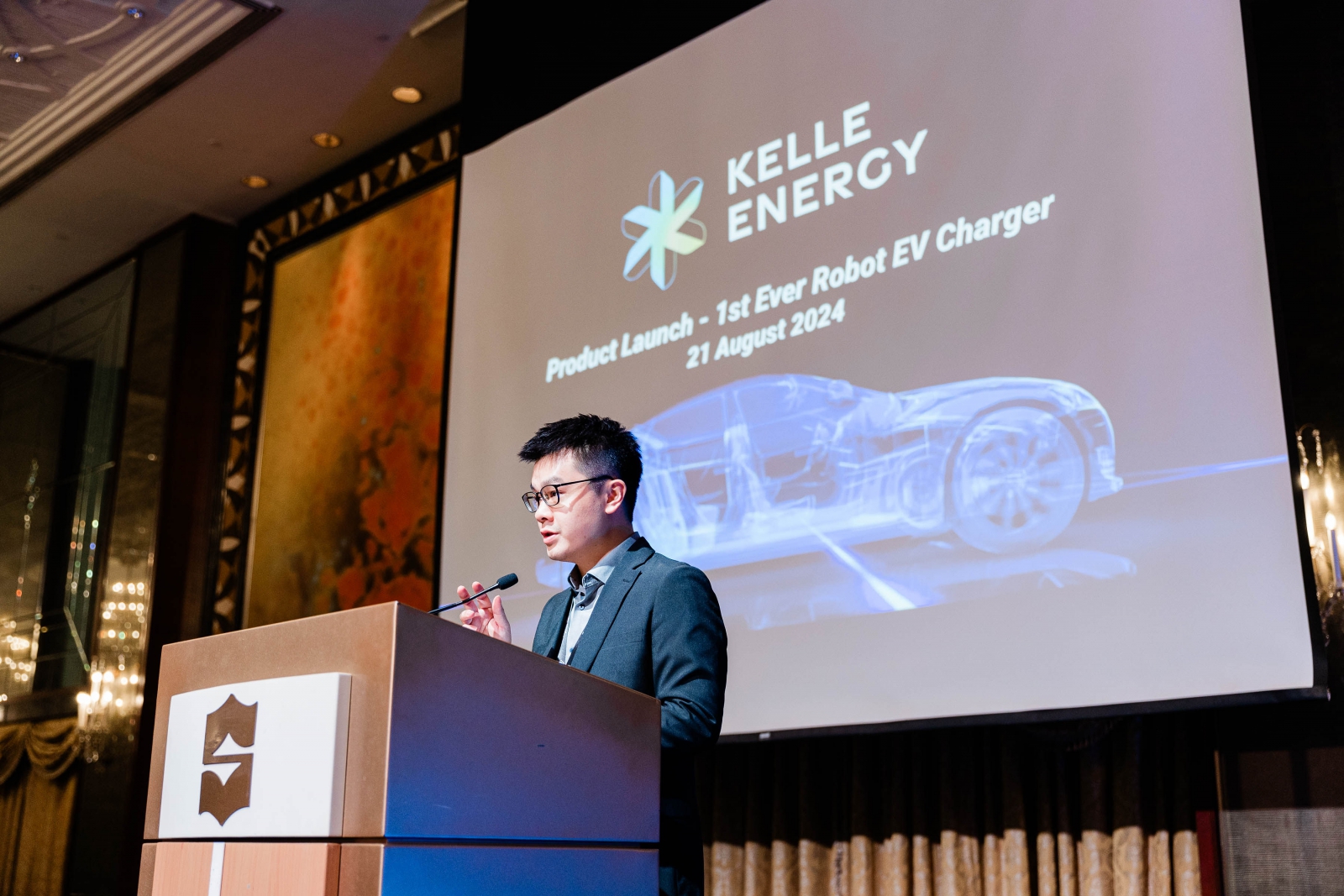 Kelle Energy執行長許棋揚（Jason Koh）接受《RECCESSARY》專訪，暢談電動車電動樁及儲能布局。