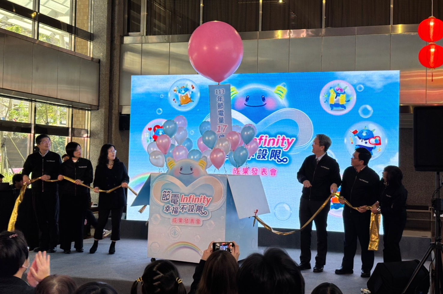 台電數據顯示，去年全台民生用電省下17億度電，等同省下近42萬家戶整年用電。