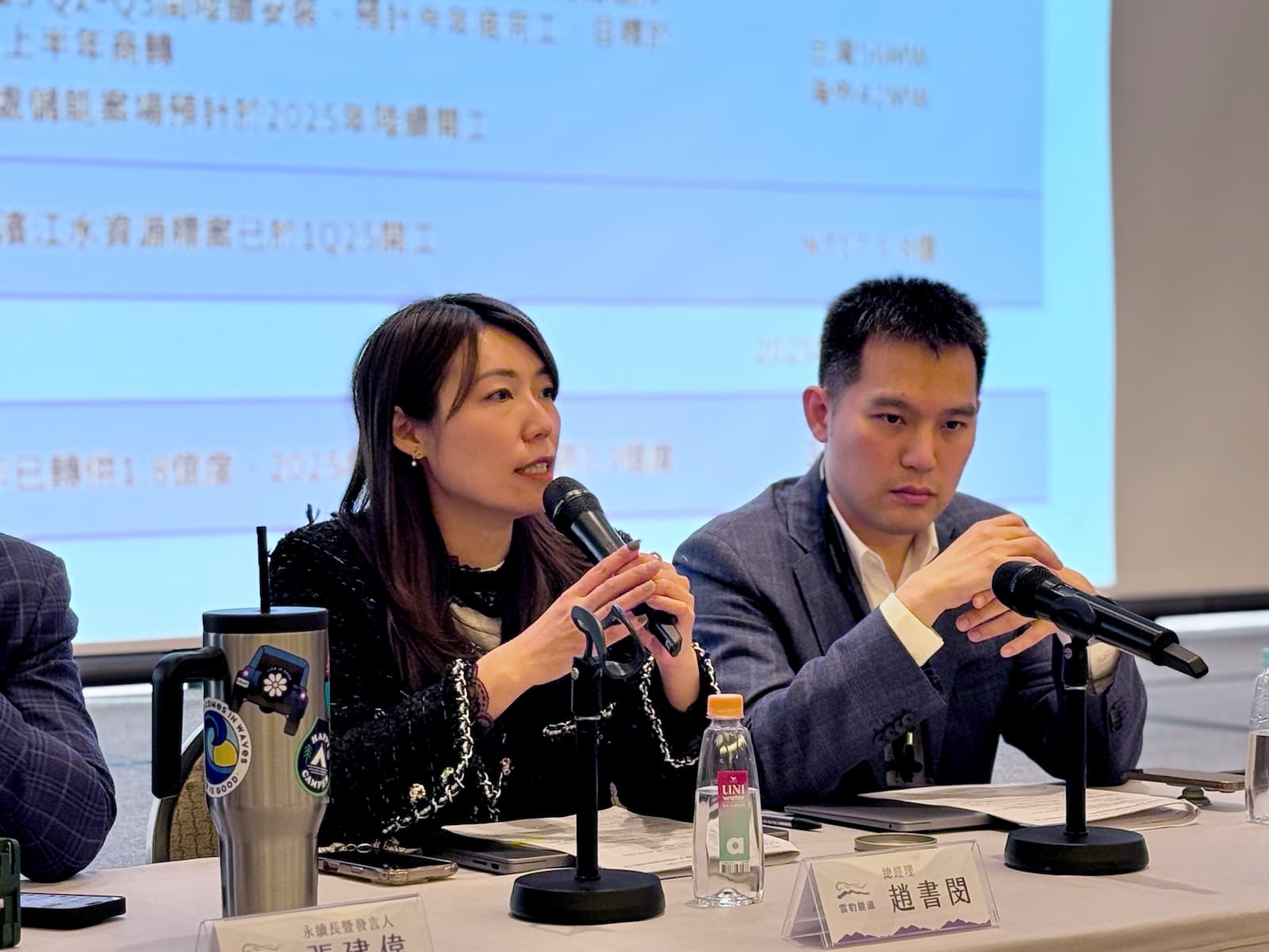 雲豹能源總經理趙書閔（左）表示，今年在光電、儲能、綠電交易、水處理4大業務帶動下，營收可望逐季成長。