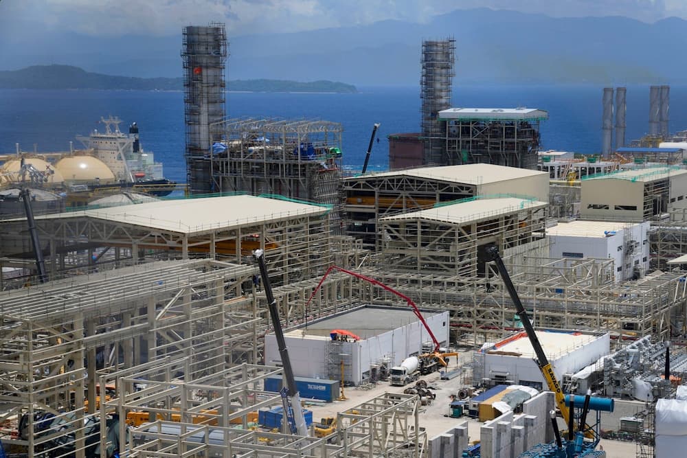 Construction of a liquified natural gas plant along the coast of Ilijan, Batangas province, Philippines (Image: Aaron Favila / Associated Press / Alamy)