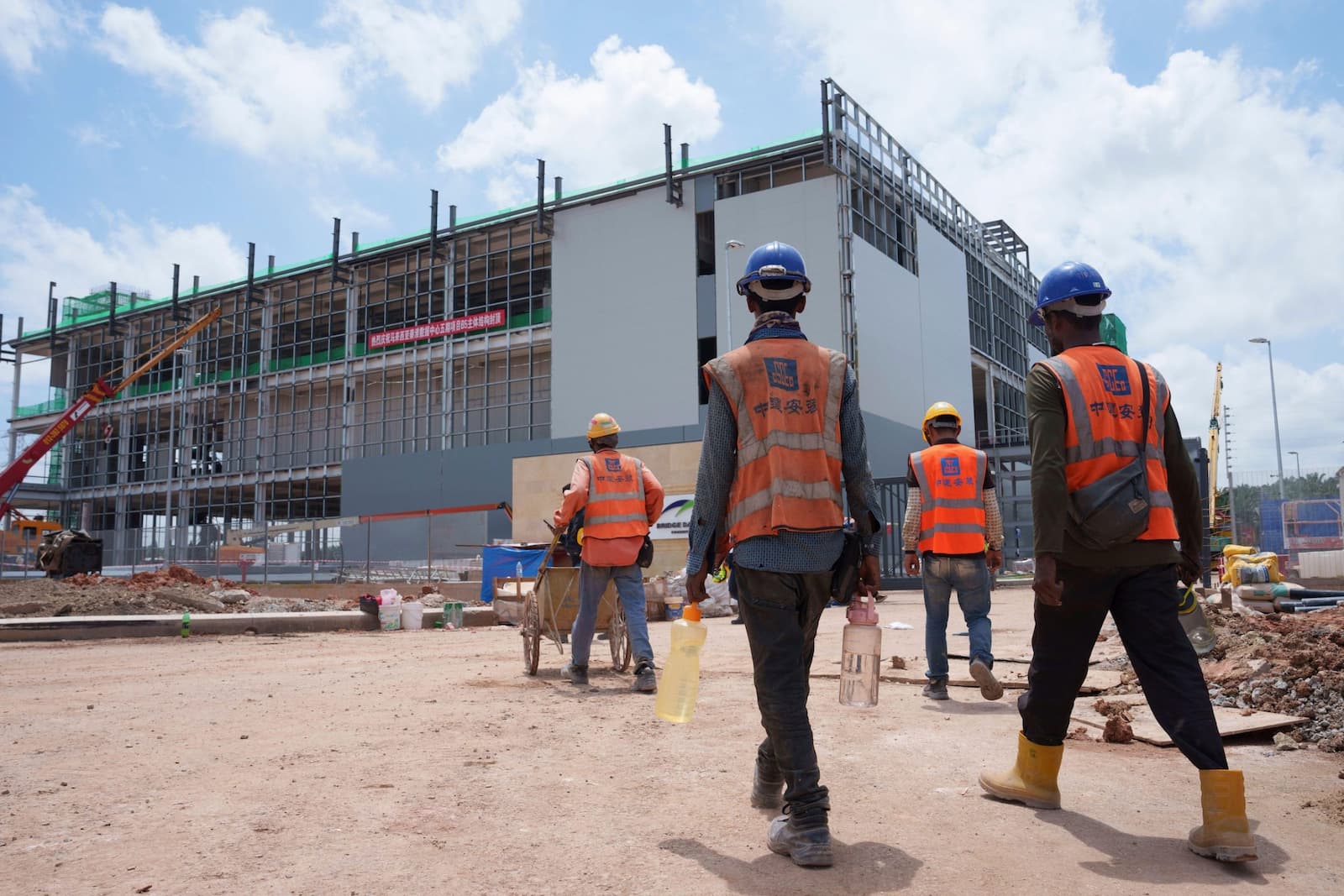 Workers at a data center under construction in Sedenak Tech Park in Johor, Malaysia. With cheap electricity, labour and ample land, Malaysia has proven a compelling alternative to neighbouring Singapore, attracting billions of dollars in investments for such facilities (Image: Vincent Thian / Associated Press / Alamy)