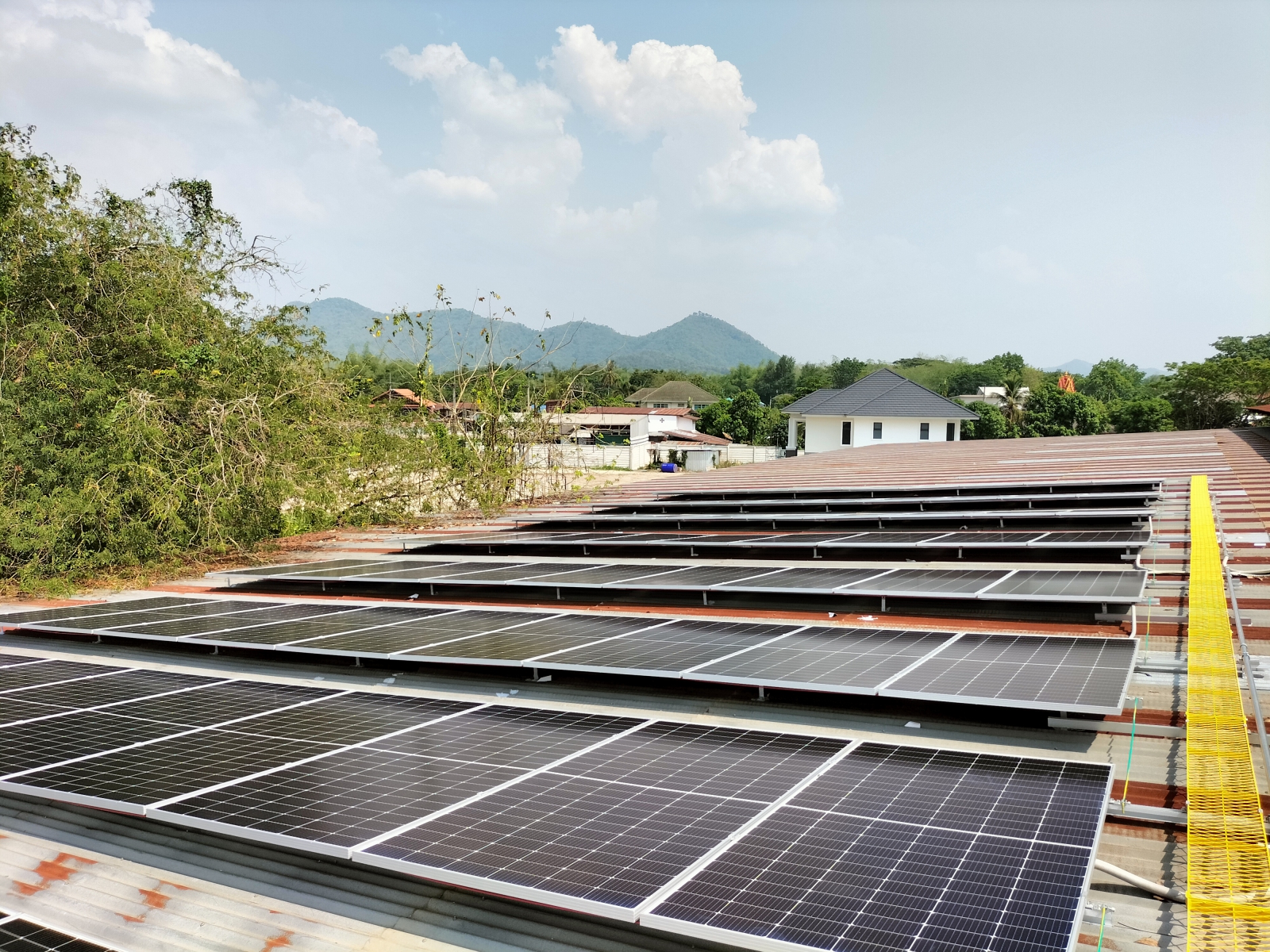 Rooftop solar is gaining increasing attention as electricity prices rise across countries. (Photo: iStock)