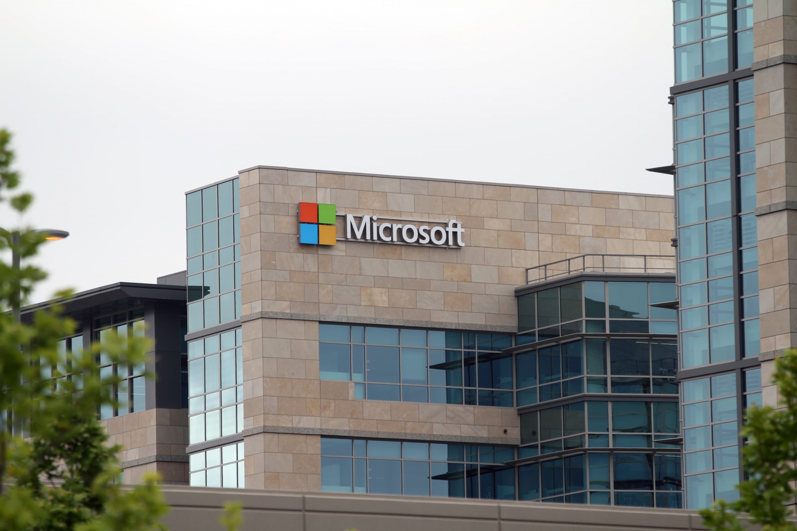 Microsoft is reportedly weighing changes to its 24/7 clean energy target as AI-driven data center expansion drives up power demand and costs. (Photo: iStock)