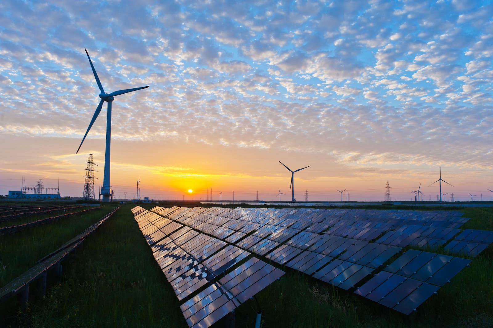Foreign chambers have quietly raised concerns over Vietnam’s retroactive FIT cuts affecting 12GW of solar and wind projects, heightening credit risks and fears of prolonged legal disputes. (Image: iStock)
