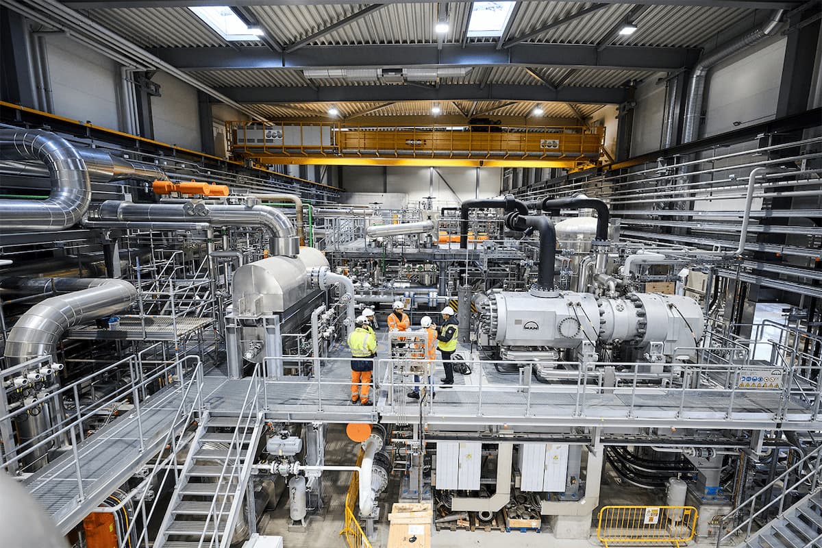 A “mega heat pump” in the city of Esbjerg, Denmark. Using heat in nearby waters, the facility provides district heating to approximately 25,000 homes. Image courtesy of DIN Forsyning.