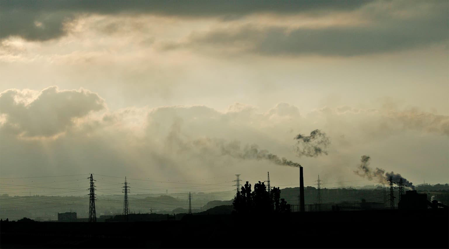 A steel plant. Storing carbon at offshore facilities captured from emission-intensive industries will require a massive build-out of infrastructure including pipelines, ships and storage facilities. Ultimately, not all carbon emissions will be captured, say experts, undermining the investment required. Image by Jean-Etienne Minh-Duy Poirrier via Flickr (CC BY-SA 2.0).