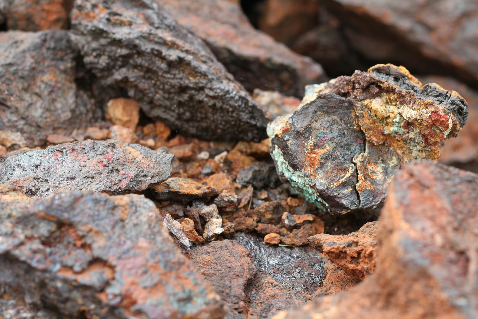  Indonesia produced 2.6 million tons of nickel in 2025 out of a world total of 3.9 million tons. (Photo: Unsplash)