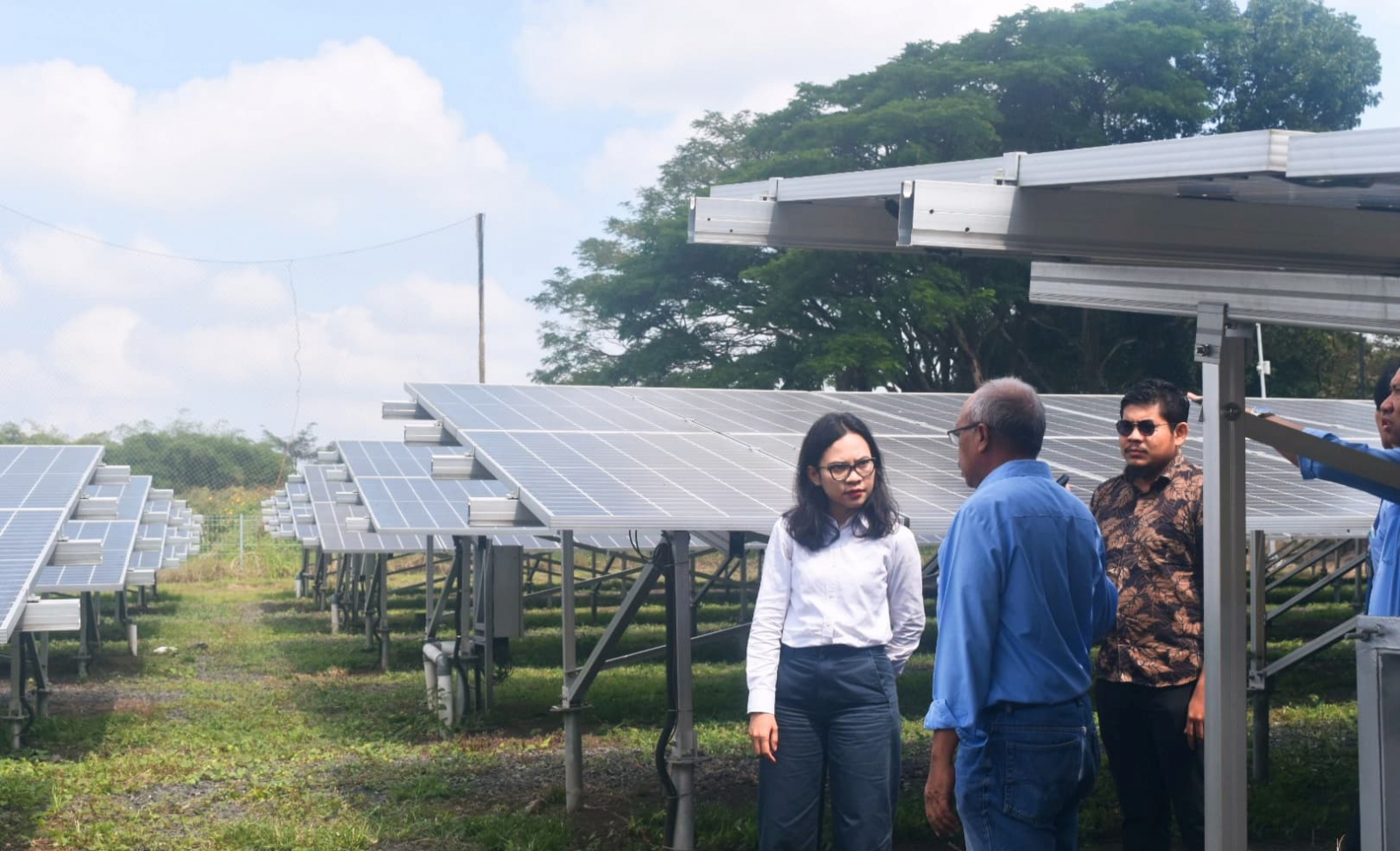 Malang’s National Institute of Technology’s solar panels are built using a ground-mounted system. Image by A. Asnawi/Mongabay Indonesia.