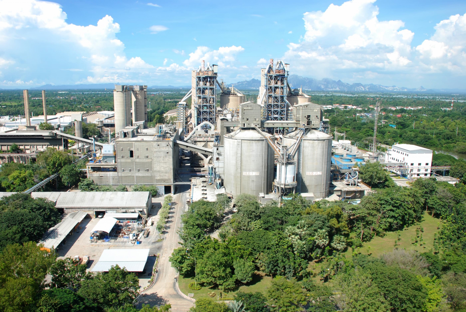 More than 80% of Thailand's cement market has already transitioned to first-generation low-carbon products, but demand from data center projects remains limited. (Photo: SCG)