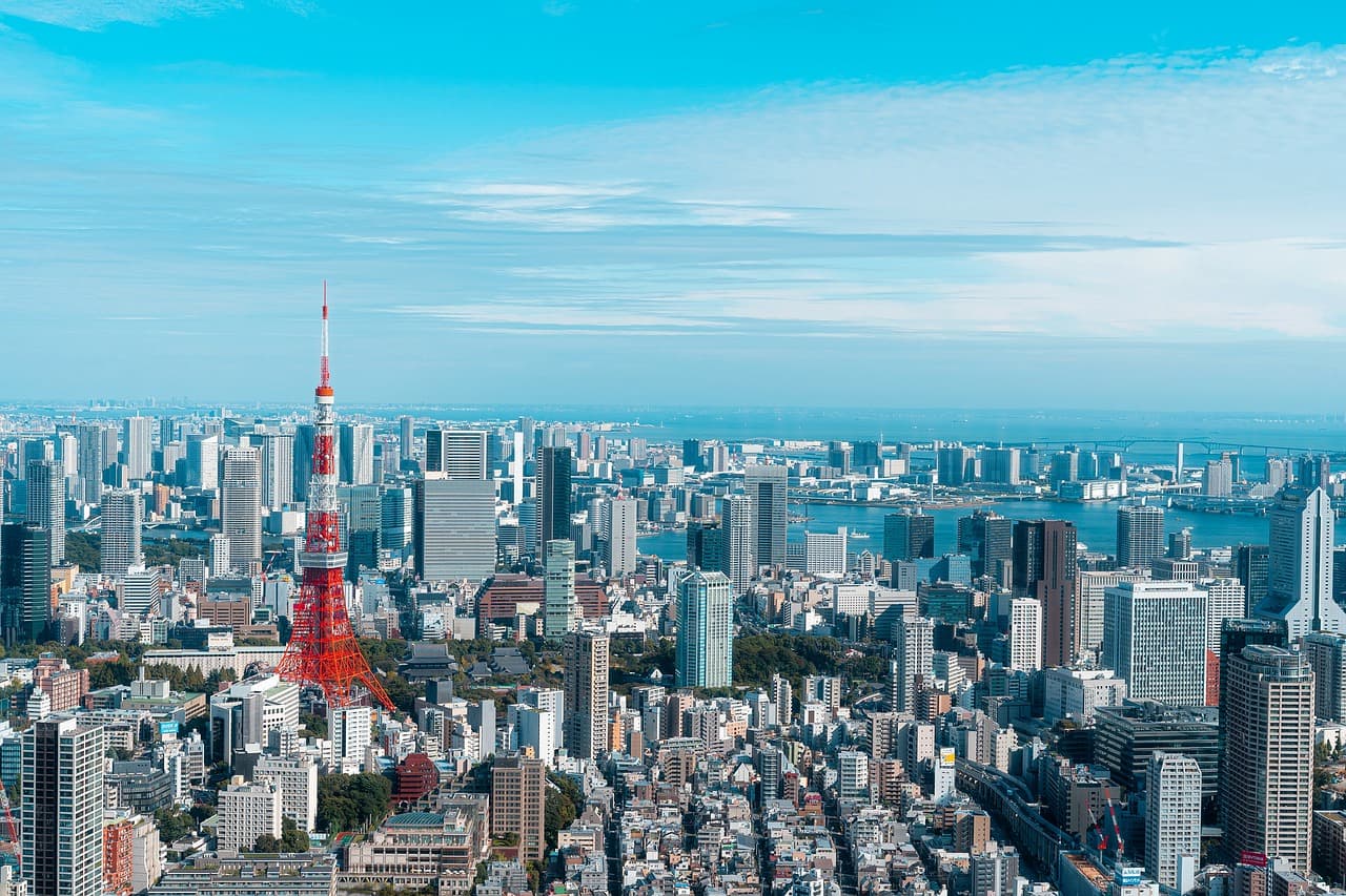Tokyo has approximately 2.25 million buildings suitable for solar panel installation, but the actual installation rate is only 4.2%. 