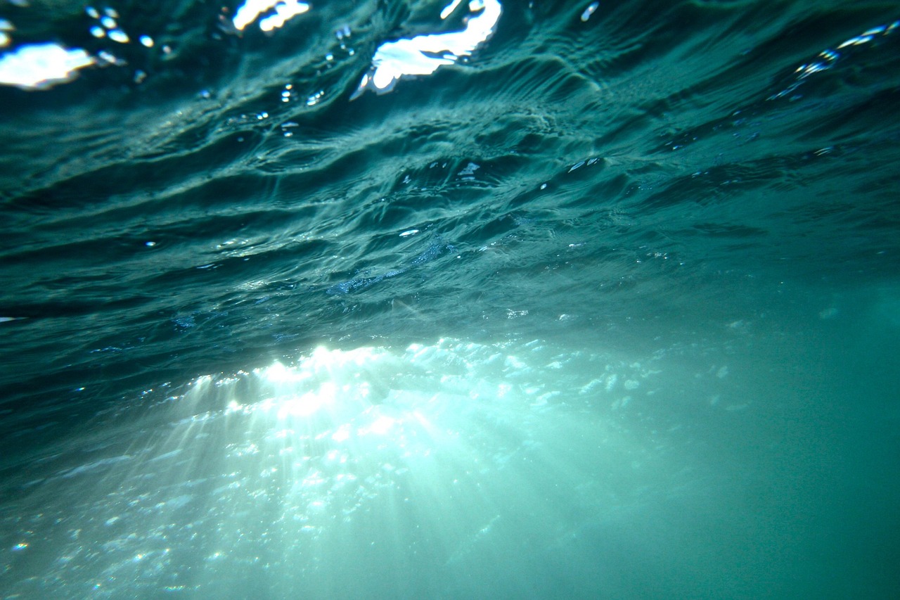 Acoustic waves could enhance the power of surface waves. (Image: Pixabay)