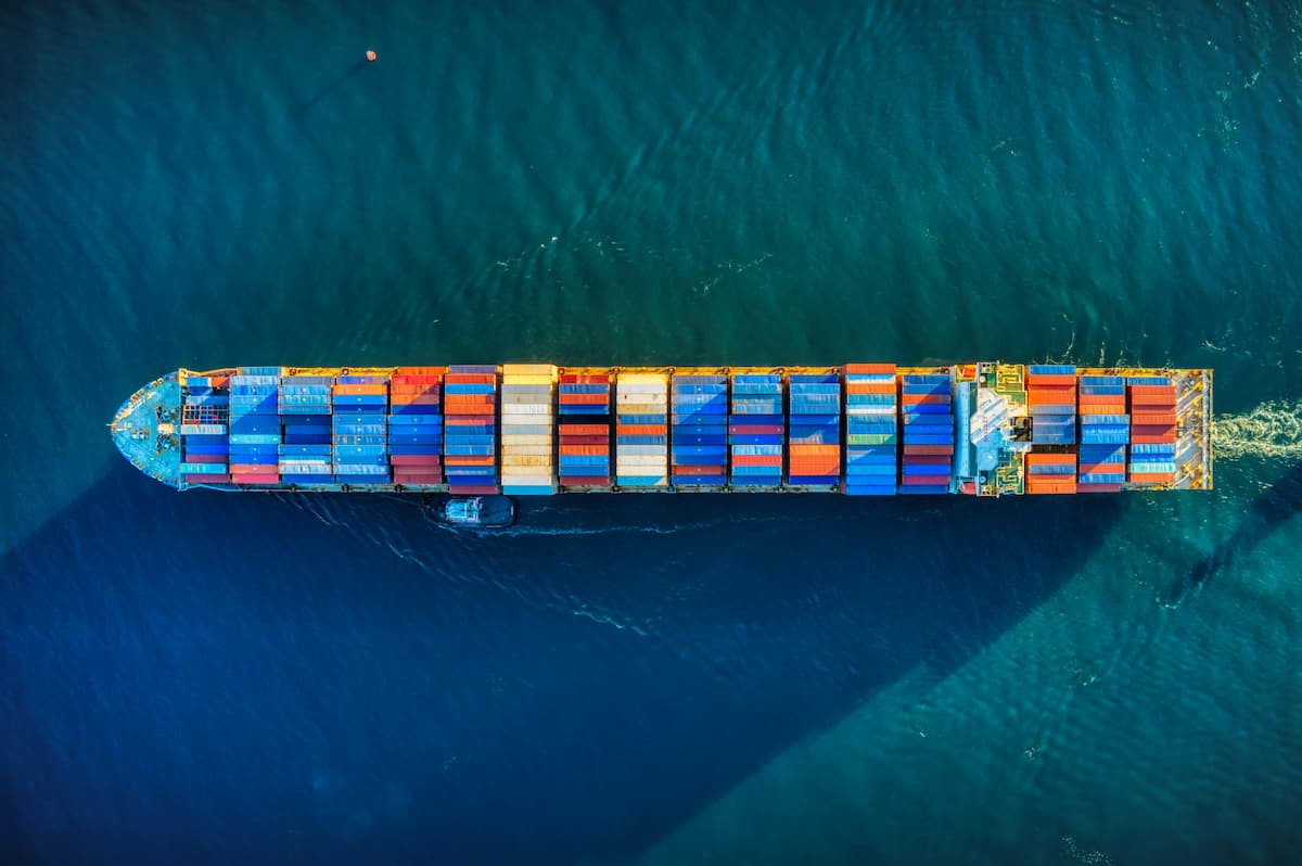International shipping continues to run almost exclusively on fossil fuels and causes around three percent of global greenhouse gas emissions. (Image: Unsplash)