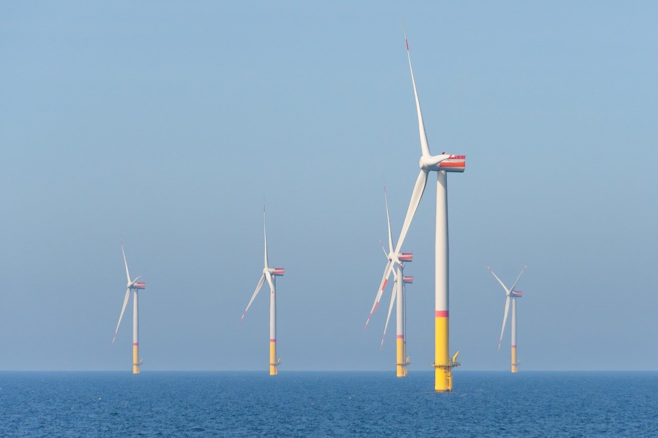 美國聯邦法院裁定，總統川普擅自中止核發新風力發電項目的租約與許可，違反了法定程序要求。（圖片來源：Pixabay）