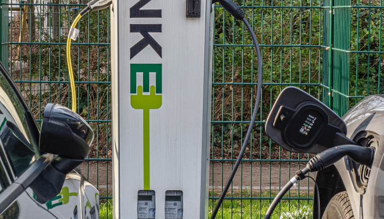 Cambridge researchers develop energy-efficient way to convert CO2 into clean fuel