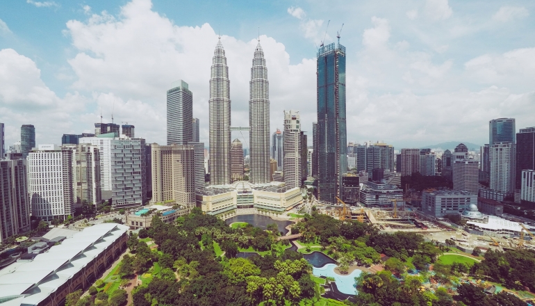 Malaysia aims to draw foreign investments in EV, carbon capture