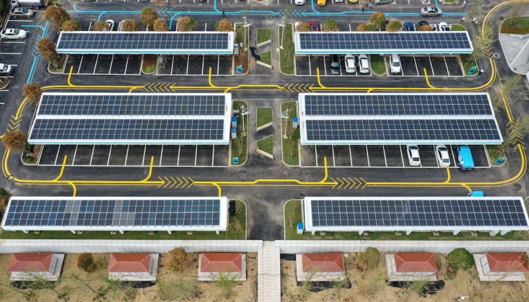 車輛變身移動電源！中國新能源車崛起，「V2G」反向充電能否提升電網韌性？