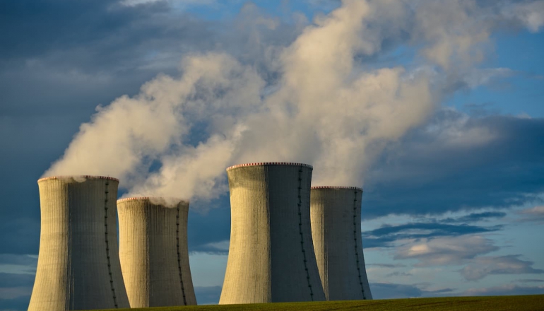 AI用電推動核能投資潮，IEA預測2025年核能發電量將創下新高