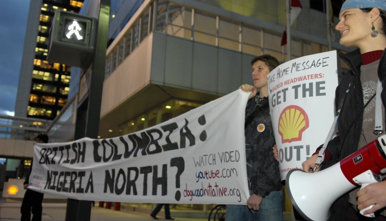 Banks bet big on fossil fuels, boosting financing in 2024, report finds