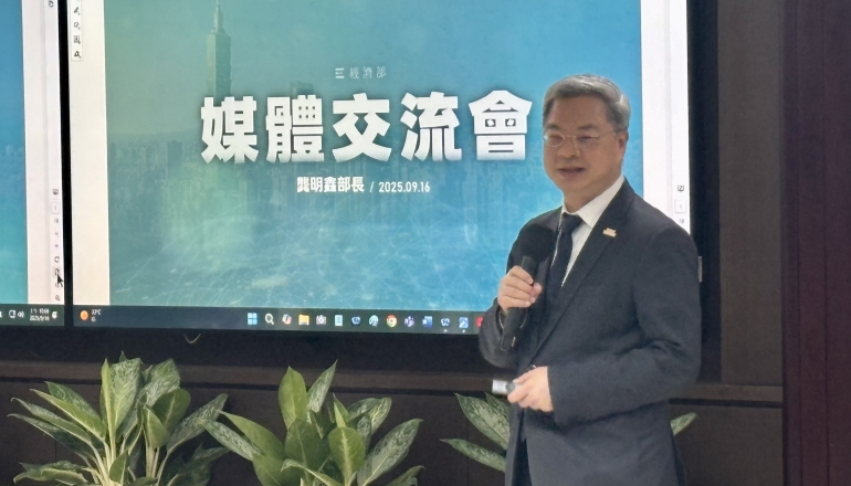 浮式風電計畫有望重啟！新任經長龔明鑫上任半月，透露哪些「能源轉型2.0」新方向？