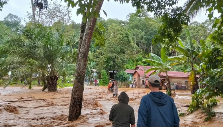 More than 1,400 dead across Asia after ‘rare’ cyclone and typhoon converge