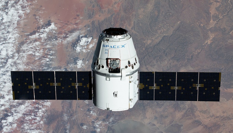 把AI機房送上太空！貝佐斯、馬斯克推「軌道資料中心」，關鍵盤算是什麼？