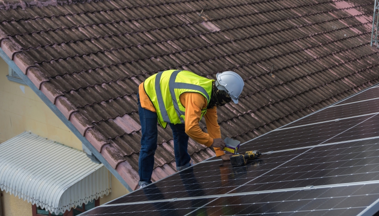泰國迎屋頂光電建置潮，補助省一半！為何業界憂心安全與標準漏洞？【分析】