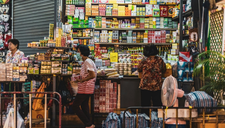 泰國面臨油電雙漲壓力：食品大廠不漲價吸收成本，企業加速轉向綠能、電動車