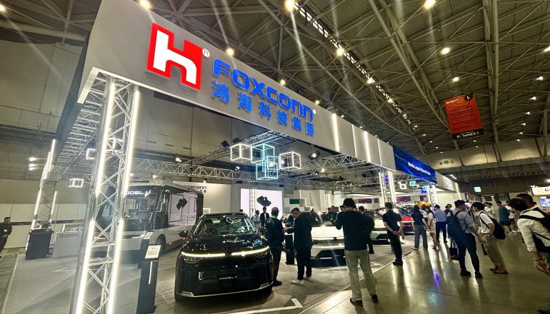 鴻海電動車全產品鏈亮相：從LFP電池到整車製造，台灣車用電子代工有何優勢？
