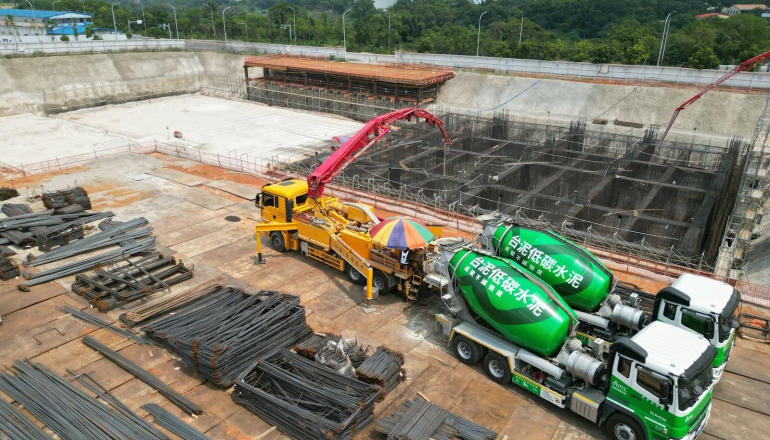 科技業減碳需求升溫，台泥低碳混凝土完成首款雙認證、搶攻綠建築市場