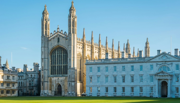英国500年教堂安装光伏 历史建物拼减碳抗暖化