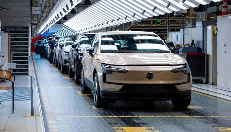 Volvo電動化轉型遇挫!全球裁員3千人背後,反映傳統車廠哪些困境?